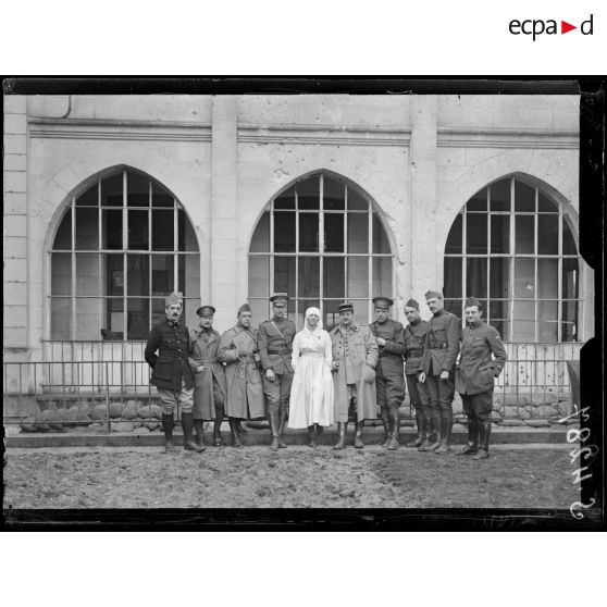 Soissons. Ambulance franco-américaine. Les médecins majors. [légende d'origine]