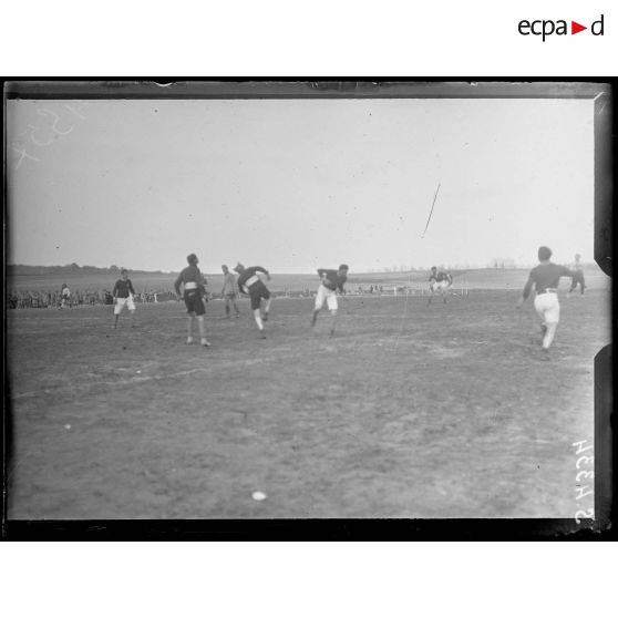 Troësnes (Aisne). Fête sportive du 178e d'artillerie. Le football. [légende d'origine]