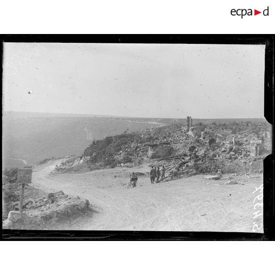 Pernant (Aisne). Les ruines du village. [légende d'origine]