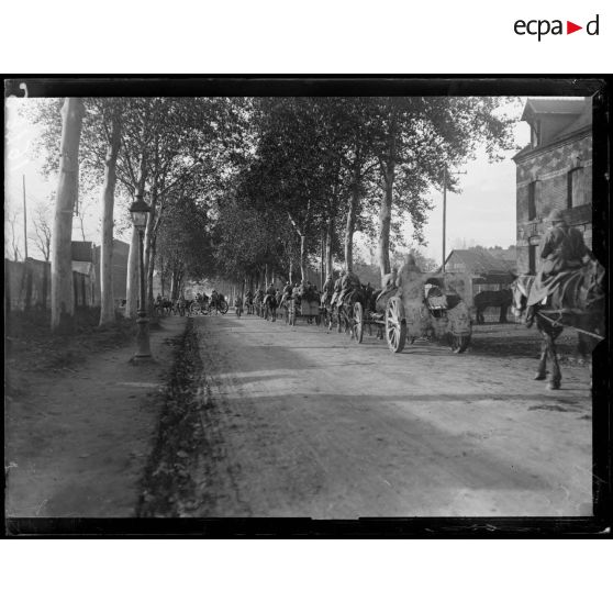 Soissons. Artillerie descendant de l'attaque. [légende d'origine]