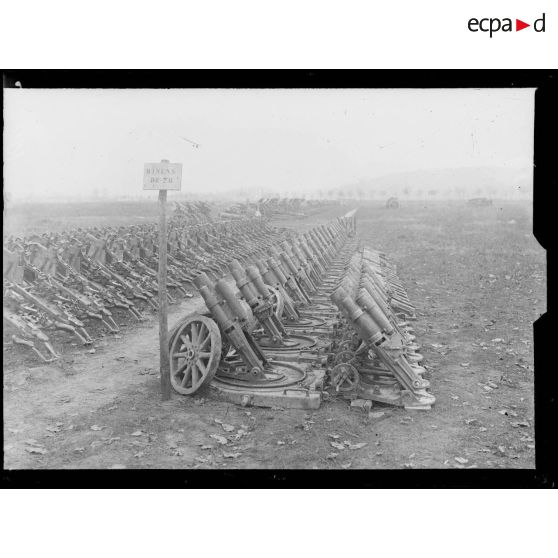 Mercin-Pommiers (Aisne). Le parc des trophées. Minenwerfers de 75. [légende d'origine]