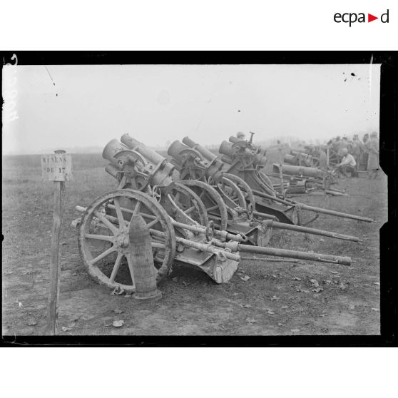 Mercin-Pommiers (Aisne). Le parc des trophées. Minenwerfers de 75. [légende d'origine]