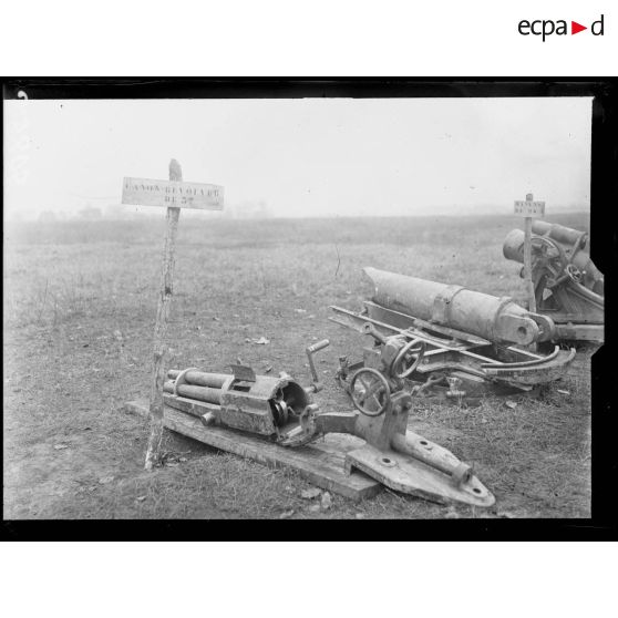 Mercin-Pommiers (Aisne). Le parc des trophées. Canon revolver de 37. [légende d'origine]