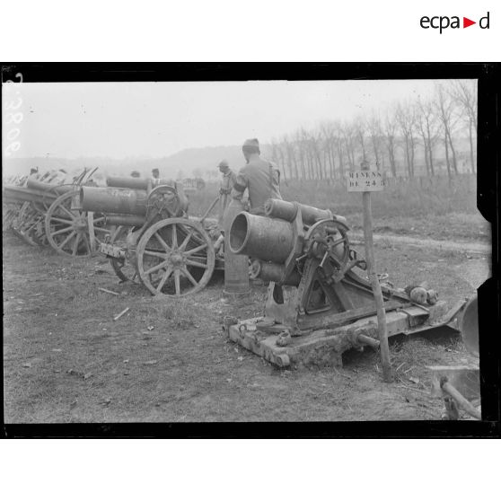 Mercin-Pommiers (Aisne). Le parc des trophées. Minenwerfer de 24,5. [légende d'origine]