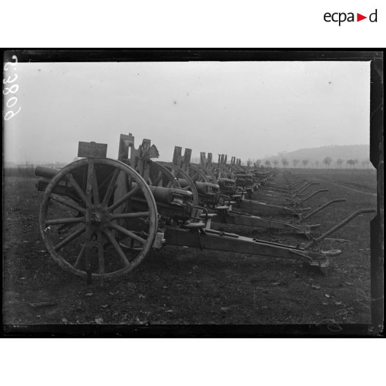 [Mercin-Pommiers (Aisne). Canons de 77 mm allemands.]