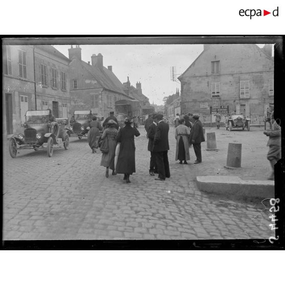 La Ferté-Milon (Aisne). Evacuation de civils. [légende d'origine]