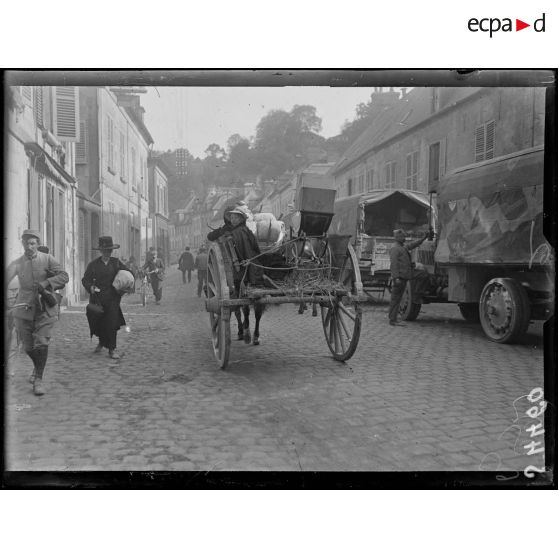 La Ferté-Milon (Aisne). Evacuation de civils. [légende d'origine]