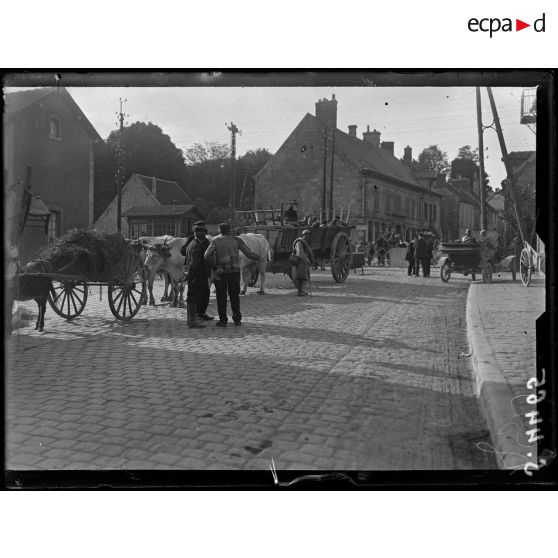 La Ferté-Milon (Aisne). Evacuation de civils. [légende d'origine]