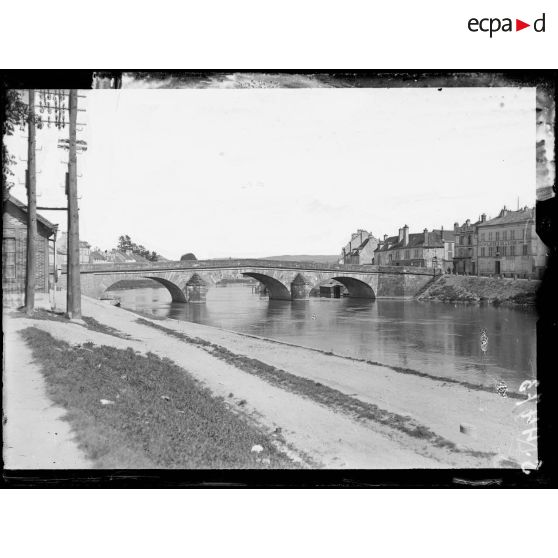 Château-Thierry (Aisne). Le pont sur la Marne. [légende d'origine]