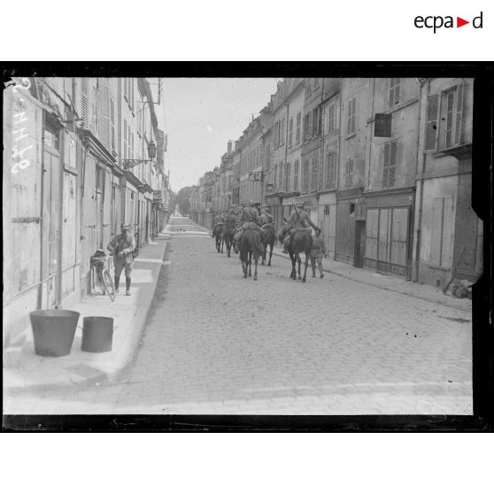 Château-Thierry (Aisne). La grande rue. [légende d'origine]