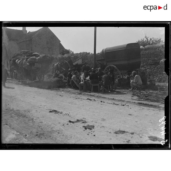 Trilport (Seine-et-Marne). Un cantonnement de civils. [légende d'origine]