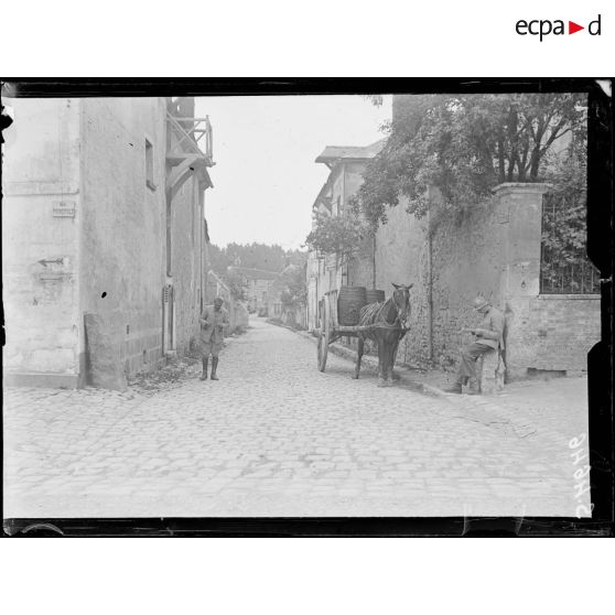 Mareuil-sur-Ourcq (Oise). Une rue du village. [légende d'origine]