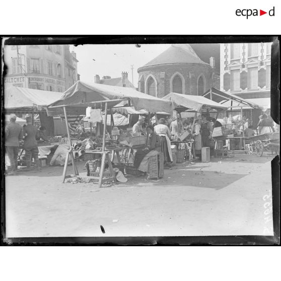 La Ferté-sous-Jouarre (Seine-et-Marne). Le marché. [légende d'origine]