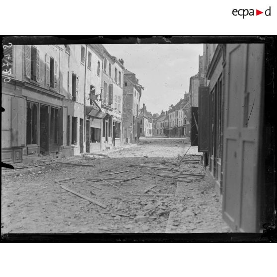 Neuilly-Saint-Front (Aisne). La grande rue. [légende d'origine]