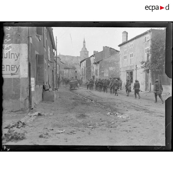 Thiaucourt (Meurthe-et-Moselle). La Grande rue. [légende d'origine]