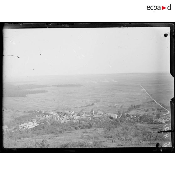 Panorama de la plaine de la Woëvre pris du Mont Sec, qui appartenait aux Allemands. [légende d'origine]