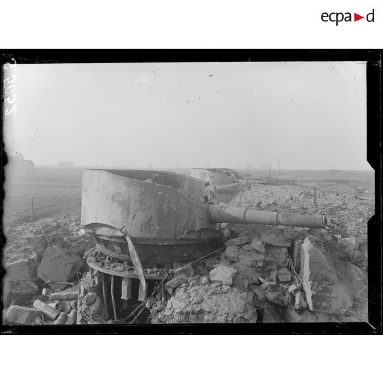 Zeebruges, Belgique. Vue de la batterie installée par les allemands sur la côte. [légende d'origine]