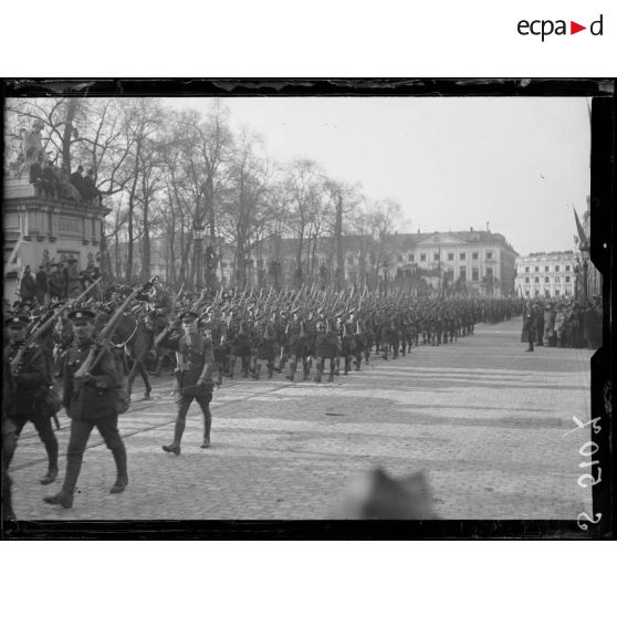 Bruxelles. Entrée des souverains. Défilé de troupes, régiment écossais. [légende d'origine]