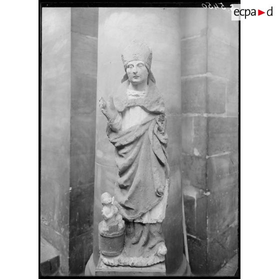 Cathédrale de Reims, statues. [légende d'origine]