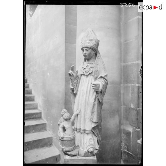 Cathédrale de Reims, statues. [légende d'origine]