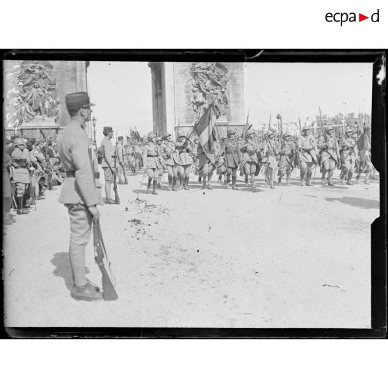 Paris 14 juillet 1919. Fête de la victoire. Les troupes françaises. [légende d'origine]