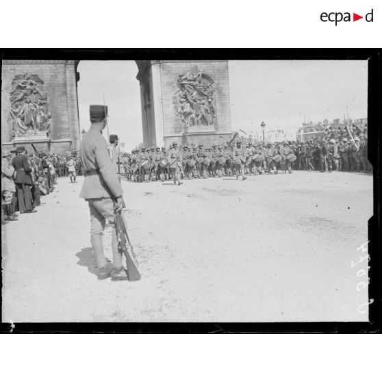 Paris 14 juillet 1919. Fête de la victoire. Les troupes françaises. [légende d'origine]