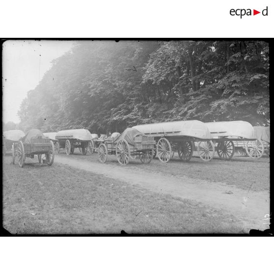 Frépillon. Les bâteaux pontonniers sur leur chariot. [légende d'origine]