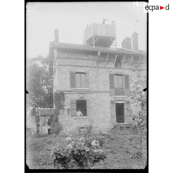 Chalet des gardes (sur Saint-Leu). Observatoire de DCA. [légende d'origine]