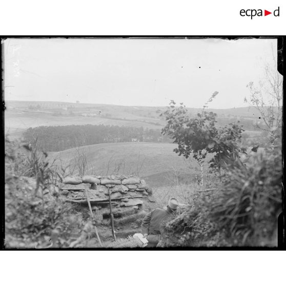 Bois Foulon. Vue du plateau de Vauclerc où éclatent nos obus de 155 dans les lignes allemandes. [légende d'origine]