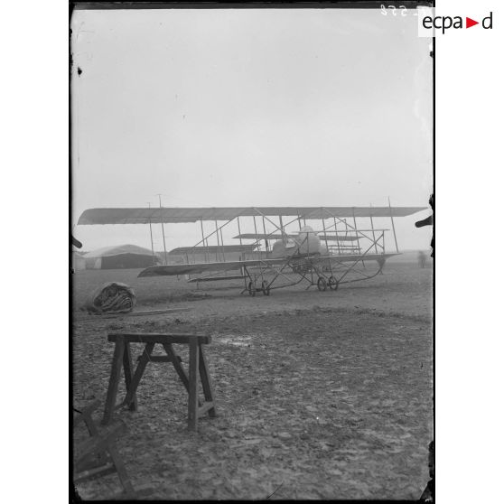 Etampes, aviation. Appareils d'aviation. [légende d'origine]