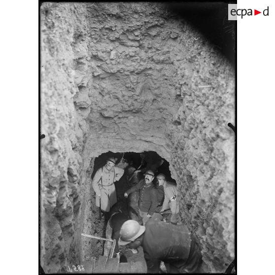 Bois de la Gruerie (Marne). L'entrée d'une mine. [légende d'origine]