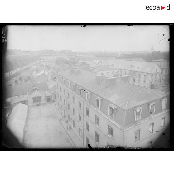 25 juillet 1915. Billy. Vue d'ensemble des bâtiments de la manutention. [légende d'origine]