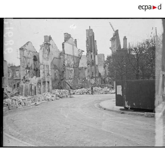 Verdun. Ruines. 8-4-16. [légende d'origine]