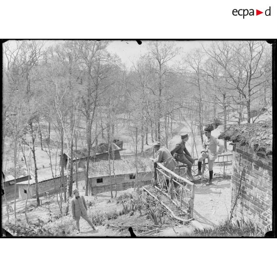 Marne. Bois des Hauts-Bâtis. Ravin des Marolines. Vue prise devant l'abri du médecin-chef. 29-4-16. [légende d'origine]