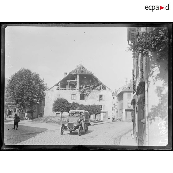 Moosch (Haut-Rhin). Auto de l'ambulance américaine. [légende d'origine]