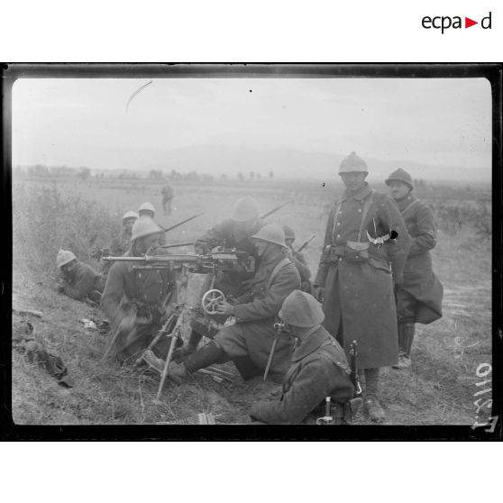 (Petorak). Mitrailleuses en action. 20 octobre 1916. [légende d'origine]