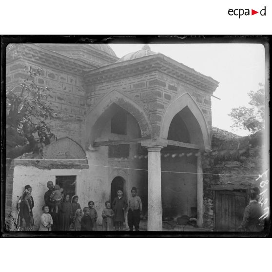 Dans le quartier turc de Salonique. Ancien monastère. [légende d'origine]