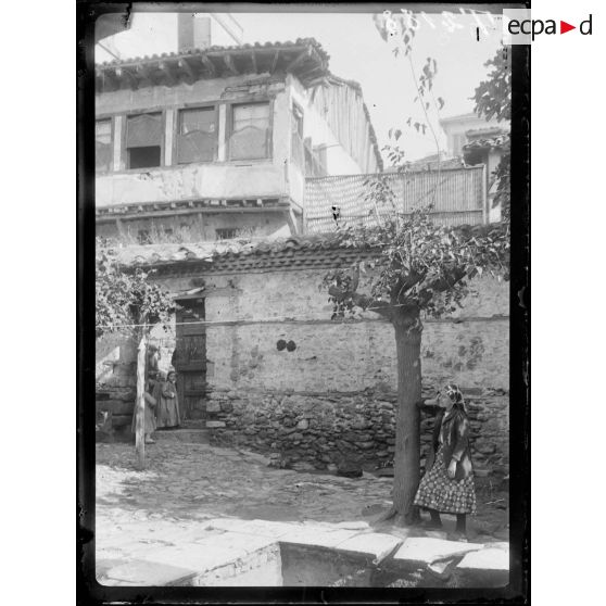 Dans le quartier turc de Salonique. Ancien monastère. [légende d'origine]