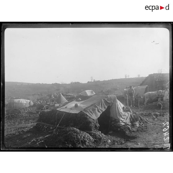 Bohemica. Campement, guitoune et arabas. [légende d'origine]