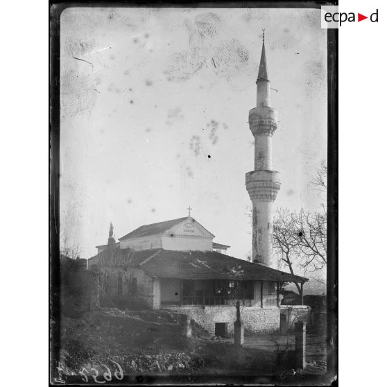 Salonique. Eglise Taxiarchès autrefois mosquée Mikaël Khavril. [légende d'origine]