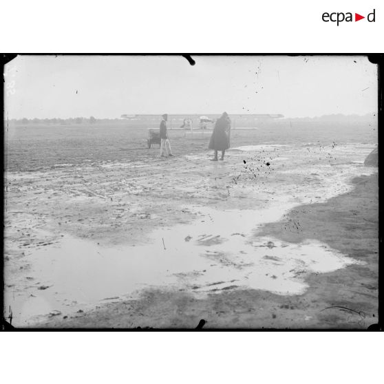 Villacoublay. Pluie et soleil sur le parc. [légende d'origine]