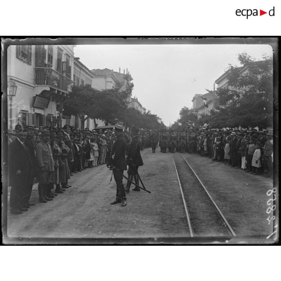 Volos (Macédoine). Défilé du 58e bataillon de chasseurs, qui a occupé la ville. [légende d'origine]