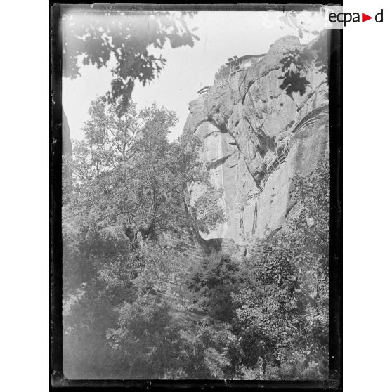 Kalabaka. Thessalie. Sentier du Monastère. [légende d'origine]