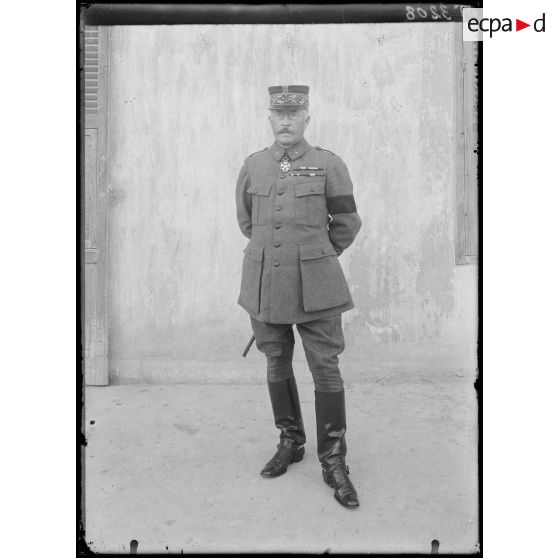 Salonique. Portrait du général Sarda. Attaché au G.Q.G. (Juin 1917). [légende d'origine]