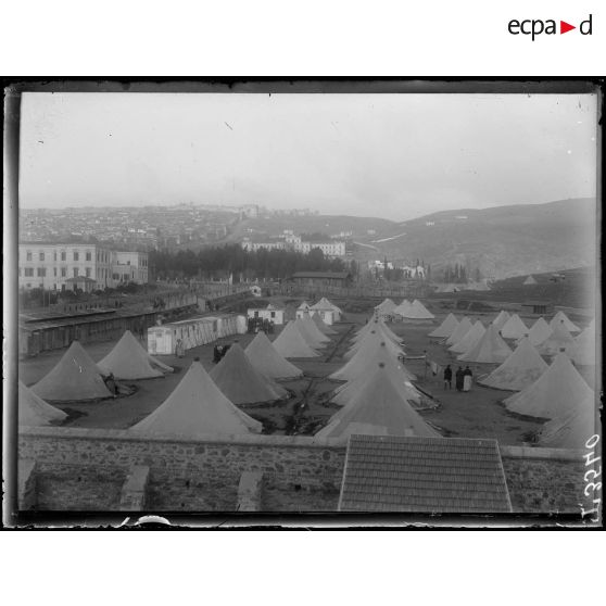 Salonique. Le camp des sinistrés. Vue d'ensemble. [légende d'origine]