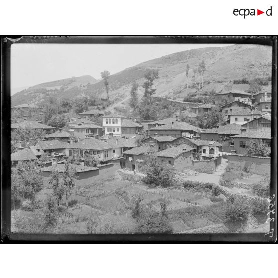 Naoussa (Macédoine). Un coin du village. [légende d'origine]