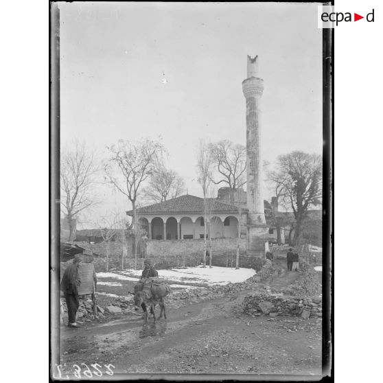 Salonique. Mosquée près des remparts. Le minaret a été détruit pendant la guerre balkanique. [légende d'origine]