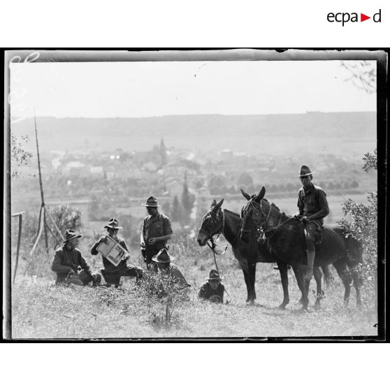 Tréveray, camp américain. Muletiers. [légende d'origine]