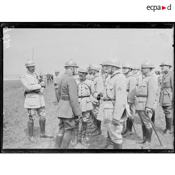 Ventelay, revue passée par le général Pellé, commandant le 5e corps d'armée, au 31e d'infanterie. [légende d'origine]