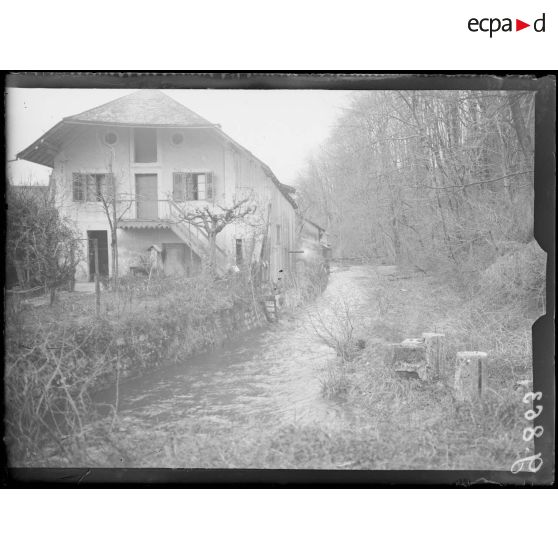 Aix-les-Bains, une maison savoyarde. [légende d'origine]